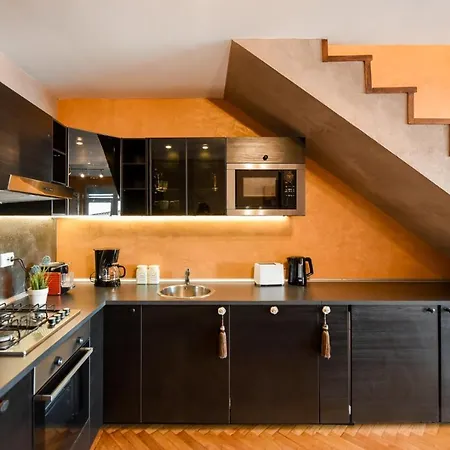 Spectacular Views & Modern Comfort: Your Dream Duplex In Central *