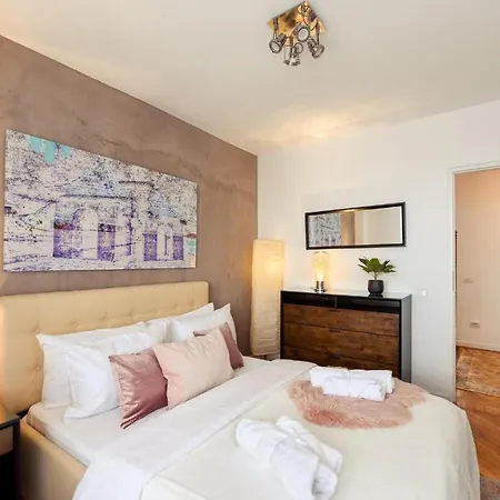 Spectacular Views & Modern Comfort: Your Dream Duplex In Central Apartment *